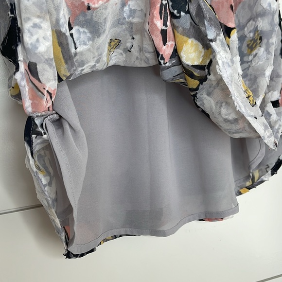 LOFT Sleeveless Ruffled Blouse: MPetite - Picture 5 of 5